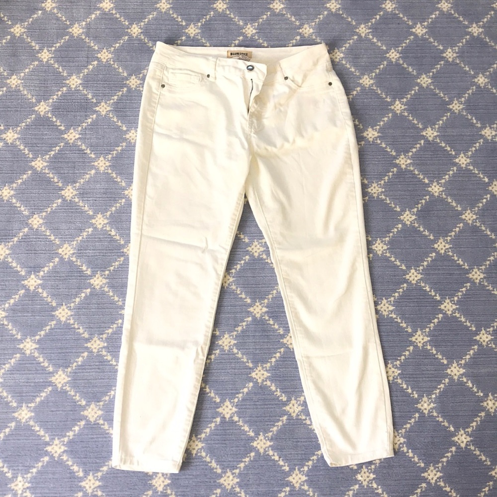 CRISP White Jeans!!